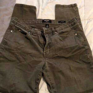 Nine West size 10 mid rise skinny jeans